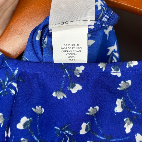 Banana Republic - Royal Blue and White Floral Blouse - Women’s XS - Picture 7 of 7